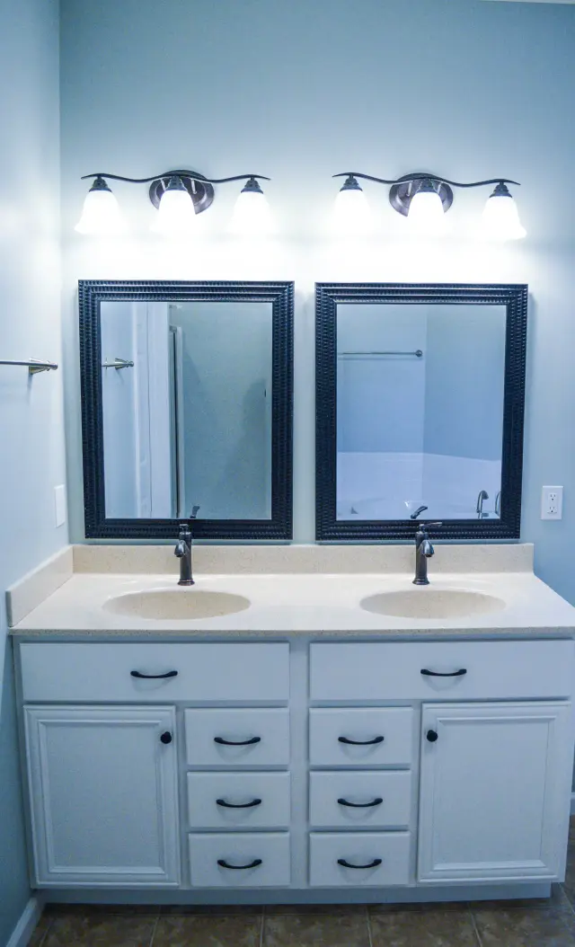 Bathrooms by Paragon Custom Builders, photograph 1