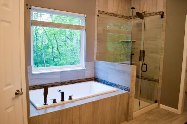 Bathrooms by Paragon Custom Builders, photograph 7