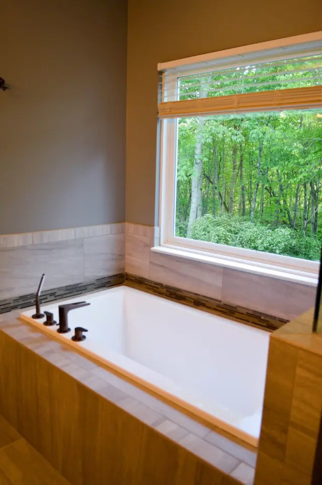 Bathrooms by Paragon Custom Builders, photograph 10