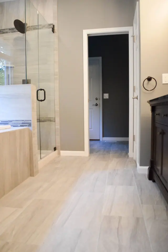 Bathrooms by Paragon Custom Builders, photograph 13