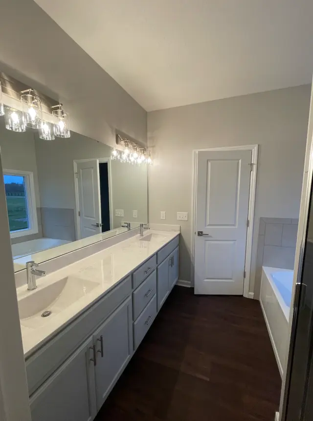 Bathrooms by Paragon Custom Builders, photograph 15