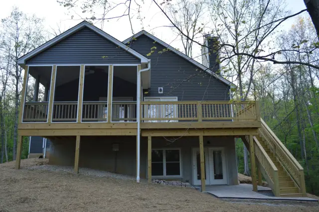 Decks & Porches by Paragon Custom Builders, photograph 8
