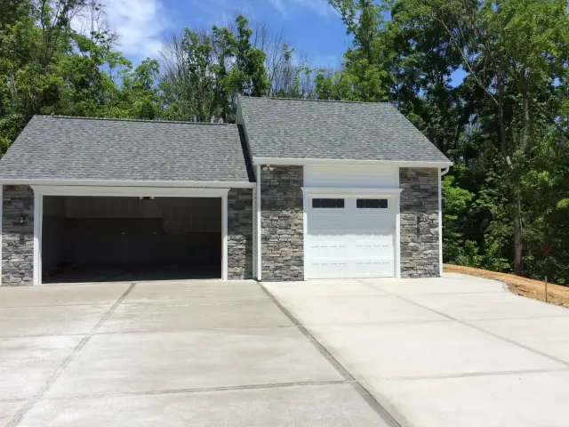 Garages by Paragon Custom Builders, photograph 2