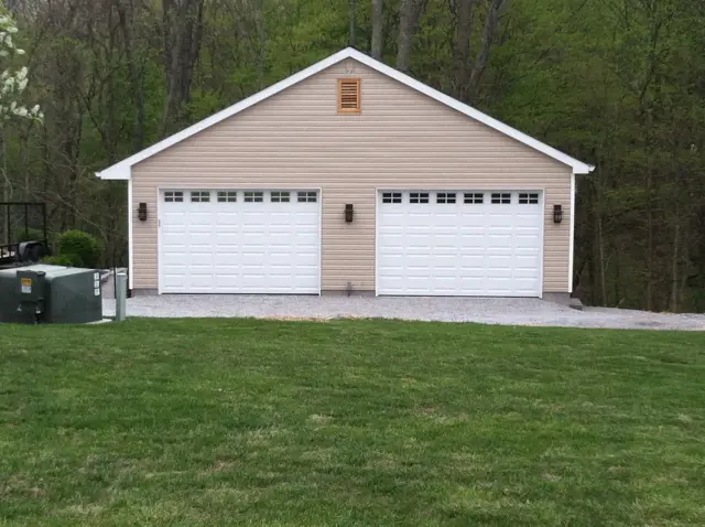 Garages by Paragon Custom Builders, photograph 3