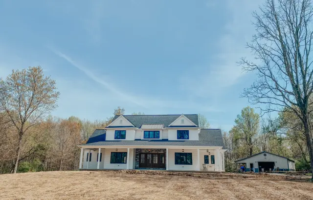 Exteriors by Paragon Custom Builders, photograph 6