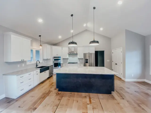 Kitchens by Paragon Custom Builders, photograph 1